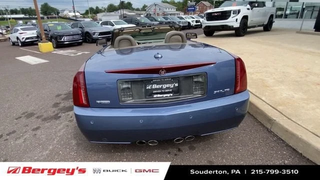 2005 Cadillac XLR - Image 8 of 31