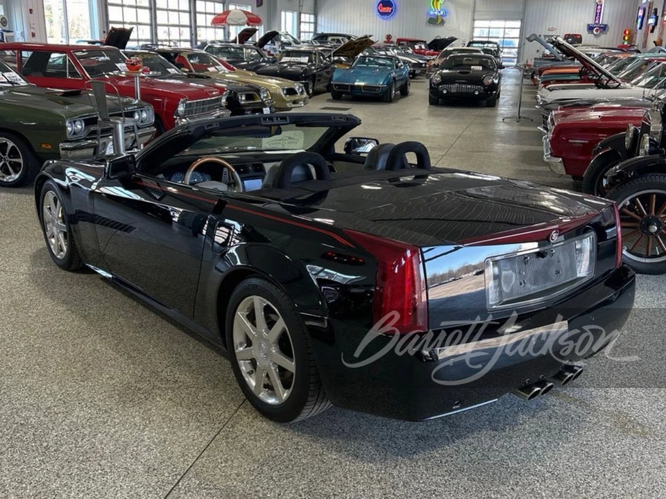 2005 Cadillac XLR - Image 6 of 8