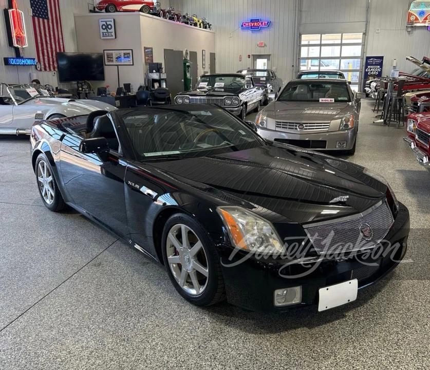 2005 Cadillac XLR - Image 7 of 8