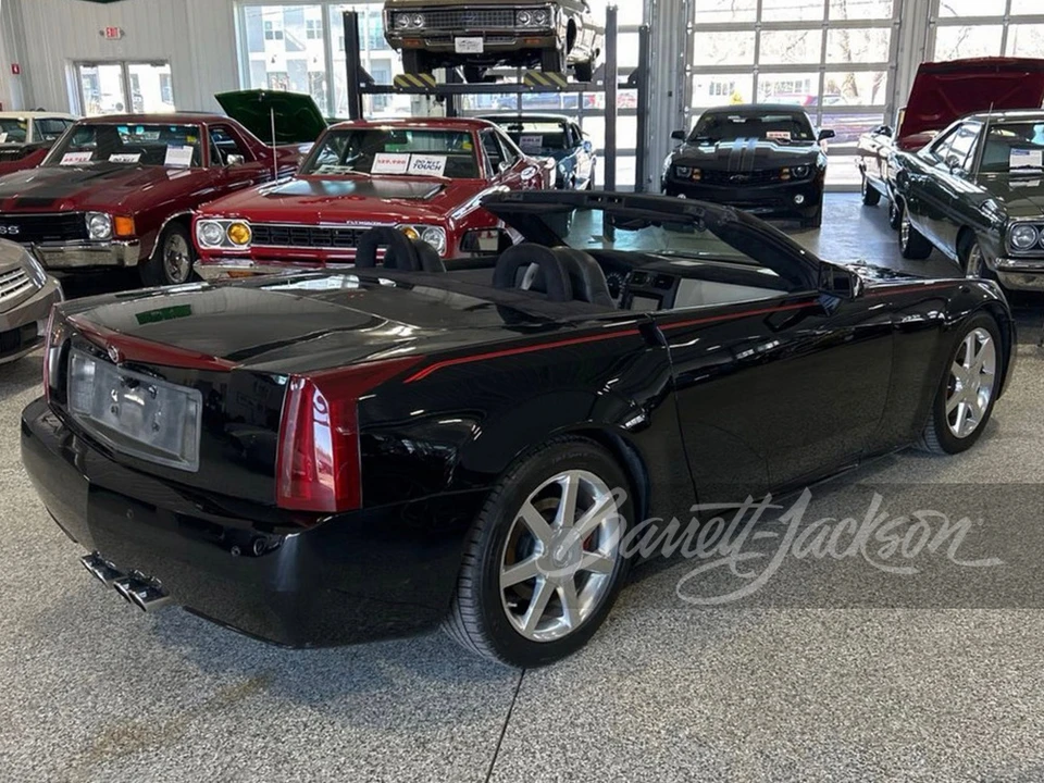 2005 Cadillac XLR - Image 2 of 8