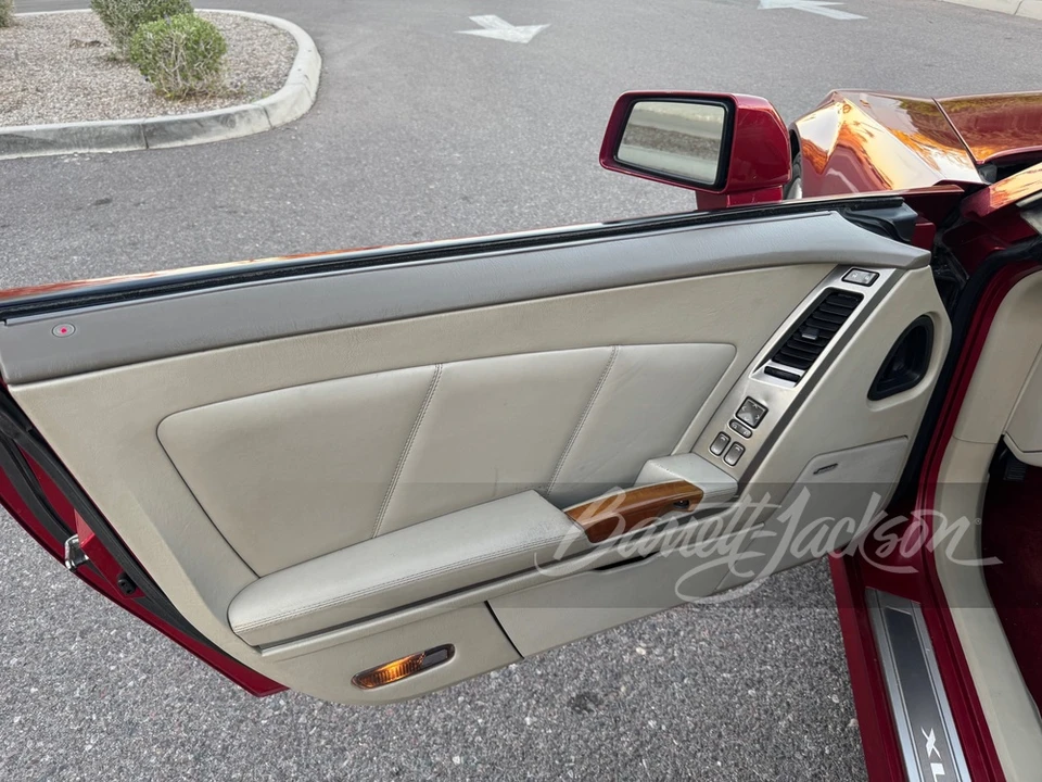 2005 Cadillac XLR - Image 6 of 17