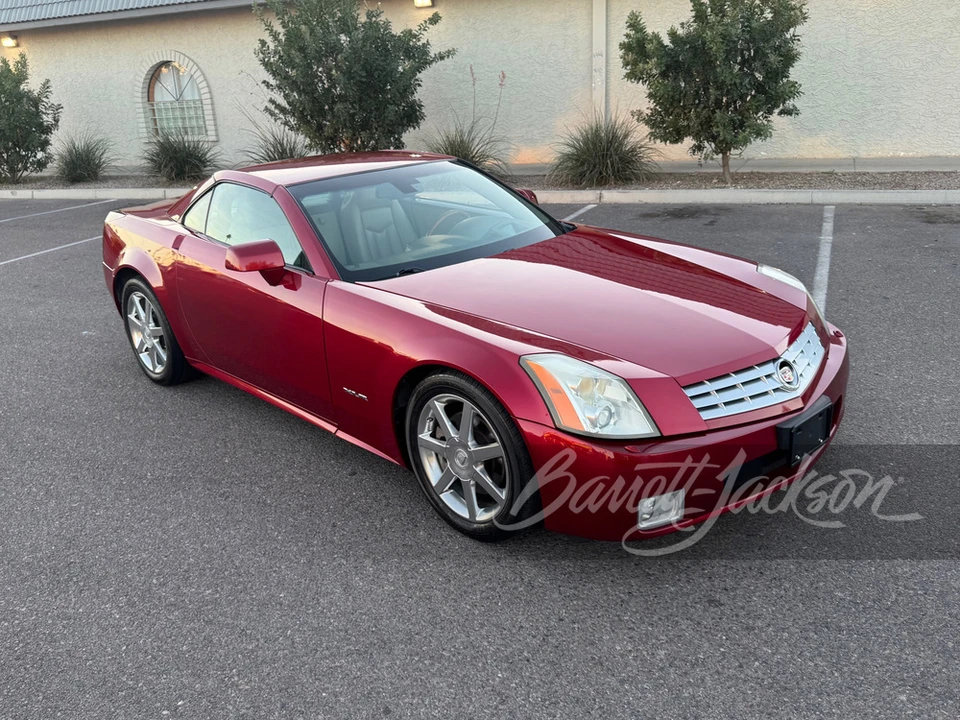 2005 Cadillac XLR - Image 7 of 17