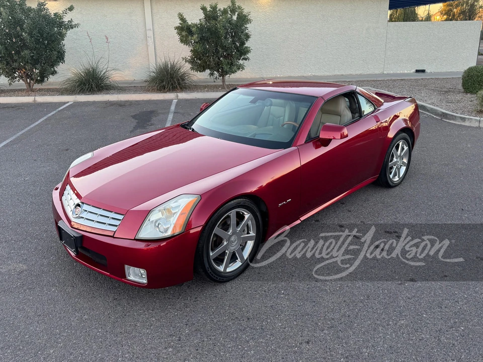 2005 Cadillac XLR - Image 9 of 17