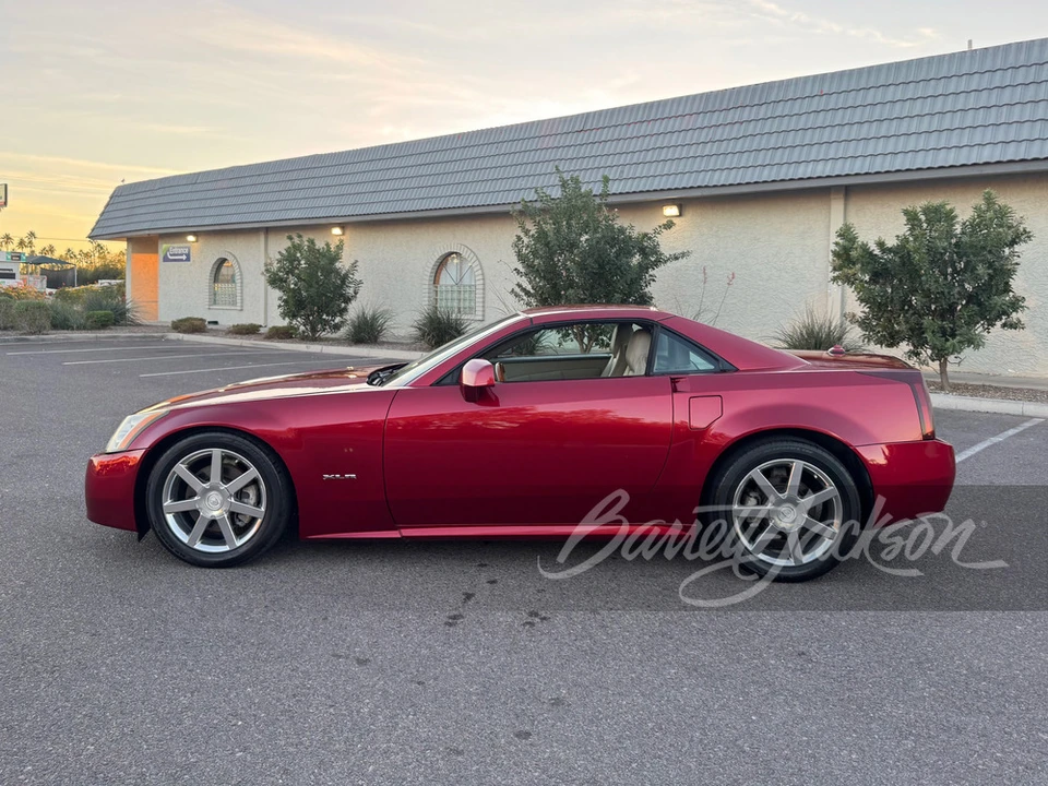 2005 Cadillac XLR - Image 10 of 17