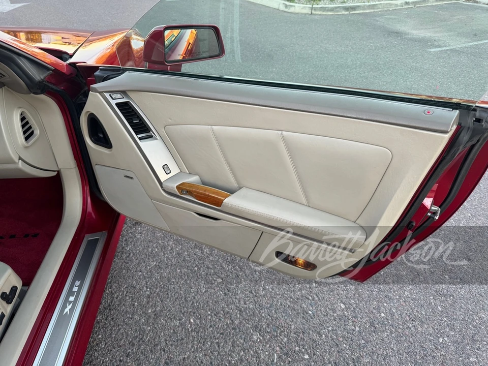 2005 Cadillac XLR - Image 11 of 17