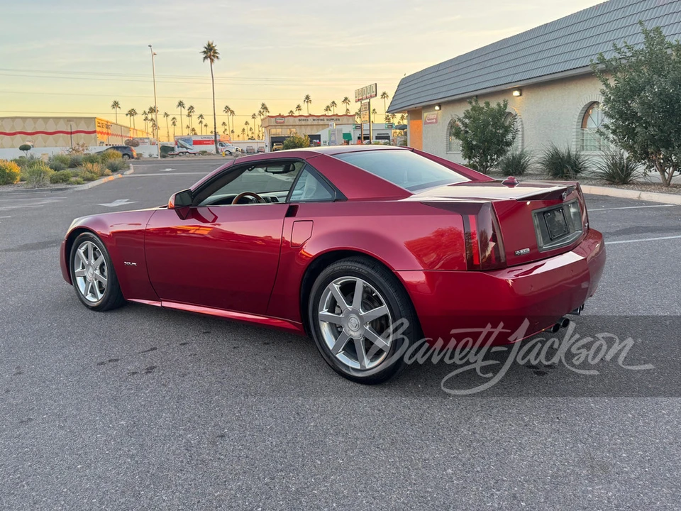 2005 Cadillac XLR - Image 12 of 17