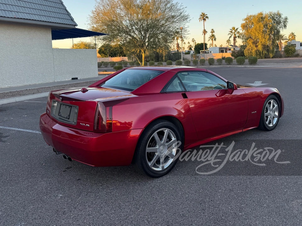 2005 Cadillac XLR - Image 13 of 17