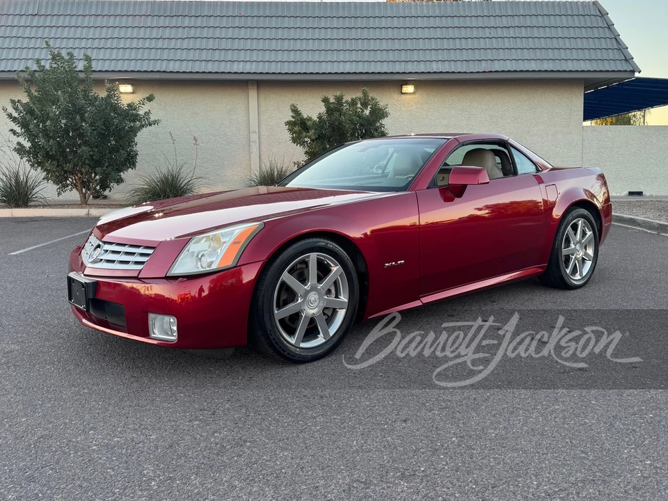 2005 Cadillac XLR - Image 16 of 17
