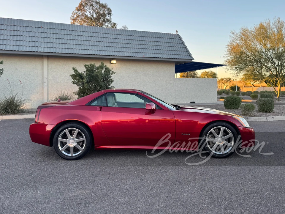 2005 Cadillac XLR - Image 5 of 17