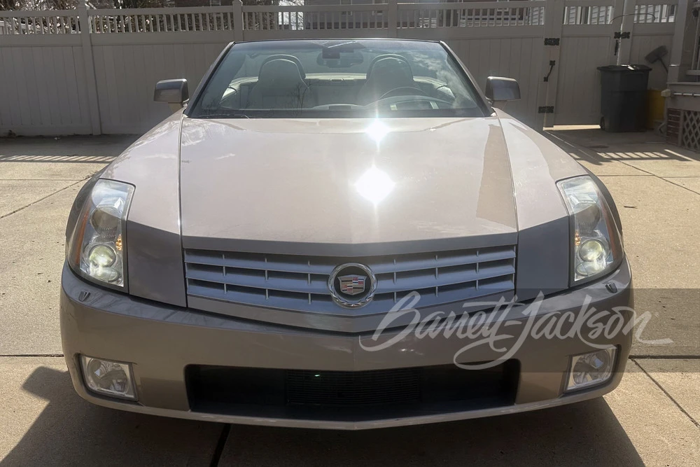 2005 Cadillac XLR - Image 15 of 16