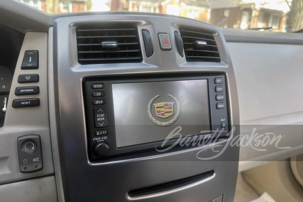 2005 Cadillac XLR - Image 9 of 16