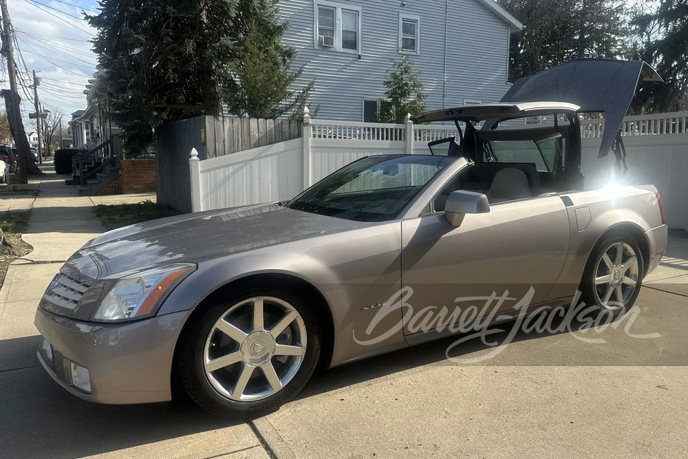 2005 Cadillac XLR - Image 13 of 16