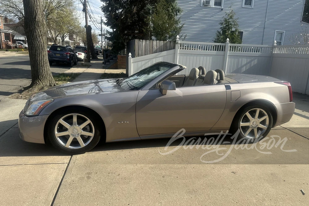 2005 Cadillac XLR - Image 11 of 16