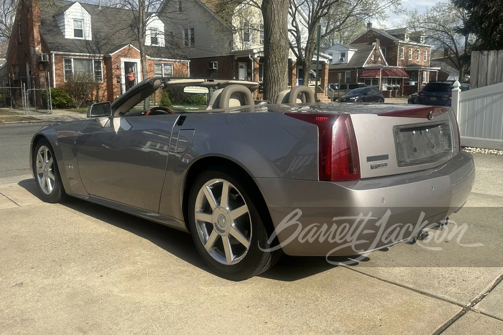 2005 Cadillac XLR - Image 14 of 16