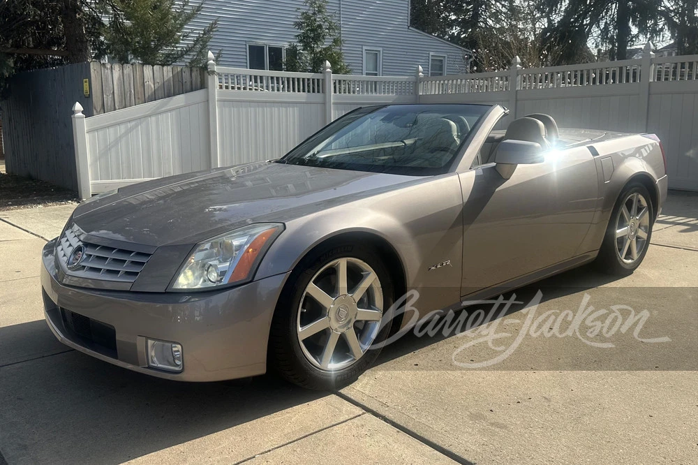 2005 Cadillac XLR - Image 12 of 16