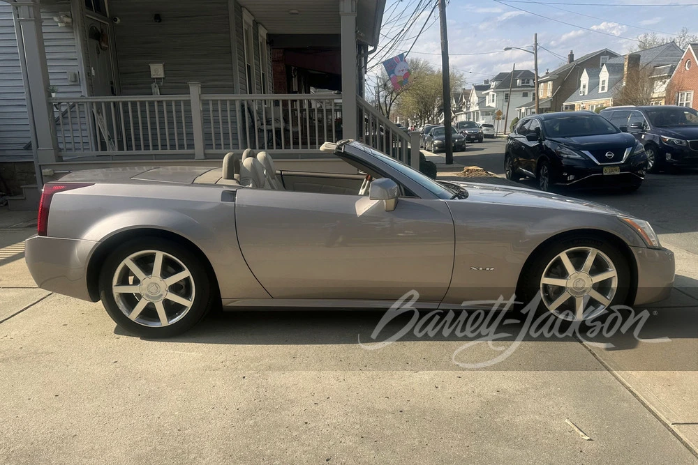 2005 Cadillac XLR - Image 5 of 16