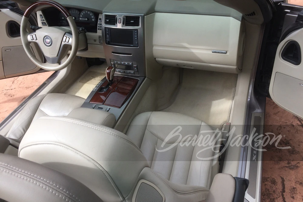 2005 Cadillac XLR - Image 8 of 12