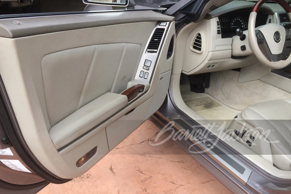 2005 Cadillac XLR - Image 6 of 8