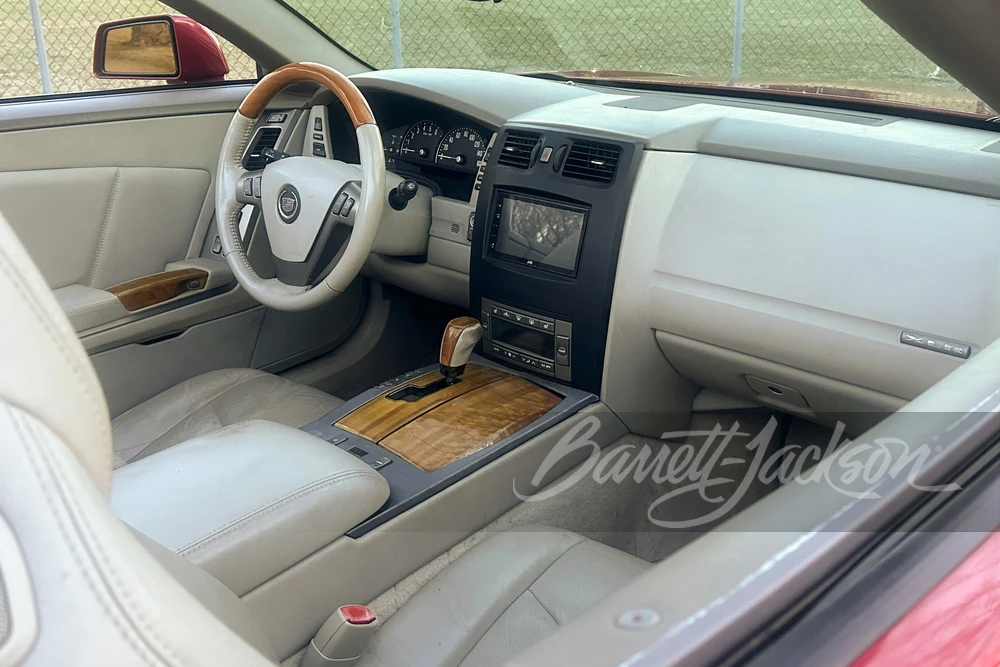 2005 Cadillac XLR - Image 7 of 16