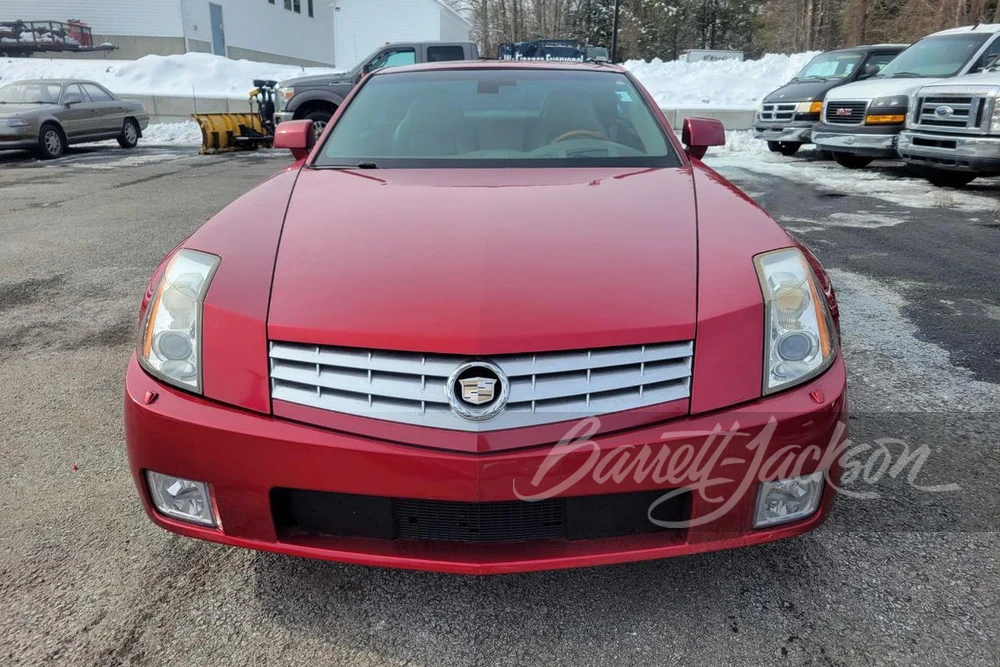 2005 Cadillac XLR - Image 15 of 16