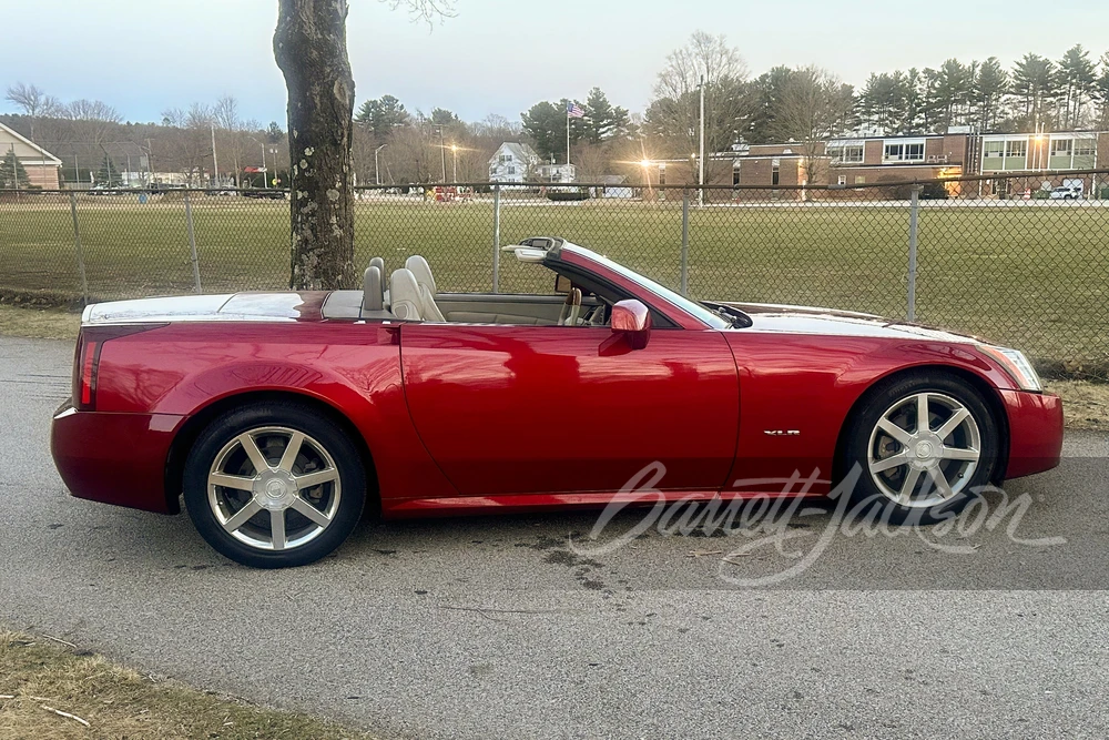2005 Cadillac XLR - Image 5 of 16
