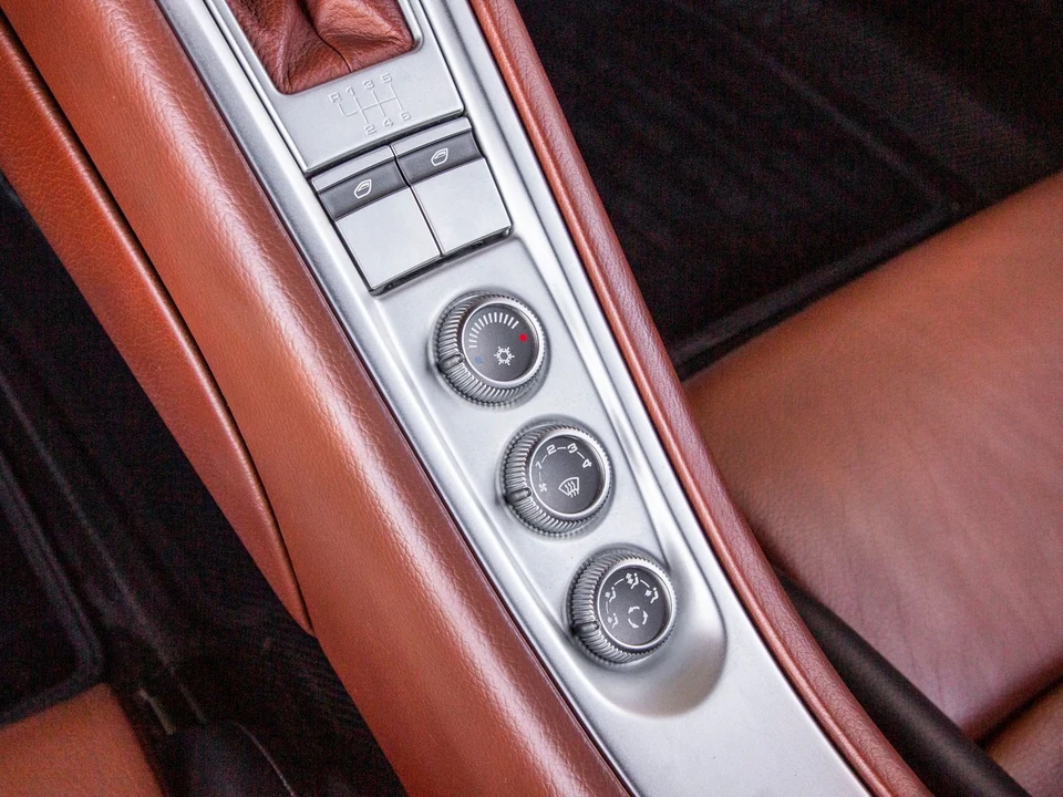 2005 Porsche Carrera GT - Image 23 of 30