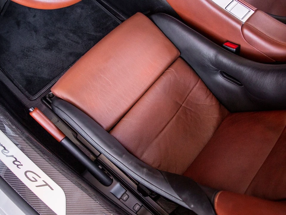 2005 Porsche Carrera GT - Image 18 of 30