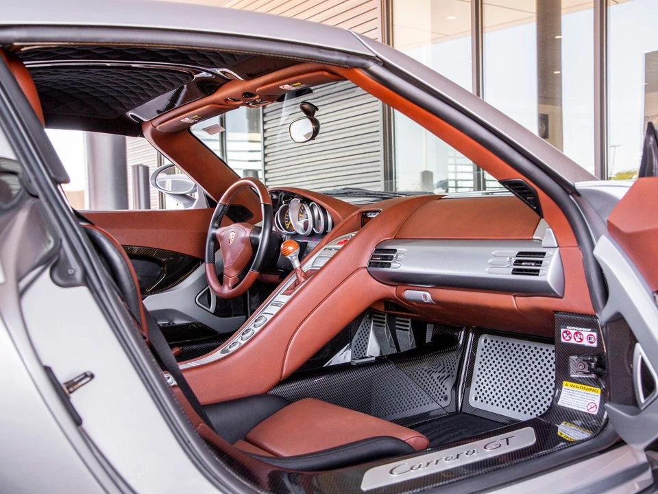 2005 Porsche Carrera GT - Image 16 of 30