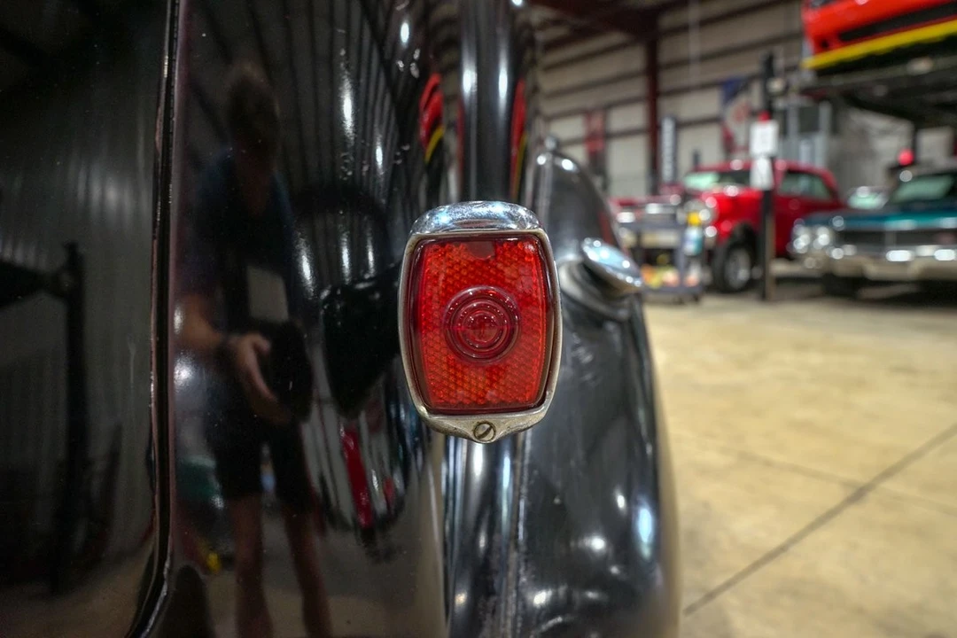 2005 Chevrolet Standard & Master & Master Deluxe & Special Deluxe - Image 21 of 31