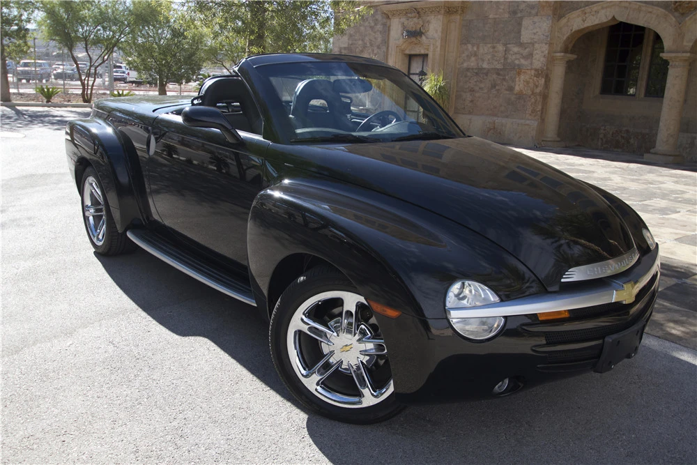 2005 Chevrolet SSR - Image 2 of 5
