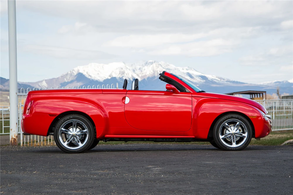 2005 Chevrolet SSR - Image 7 of 9