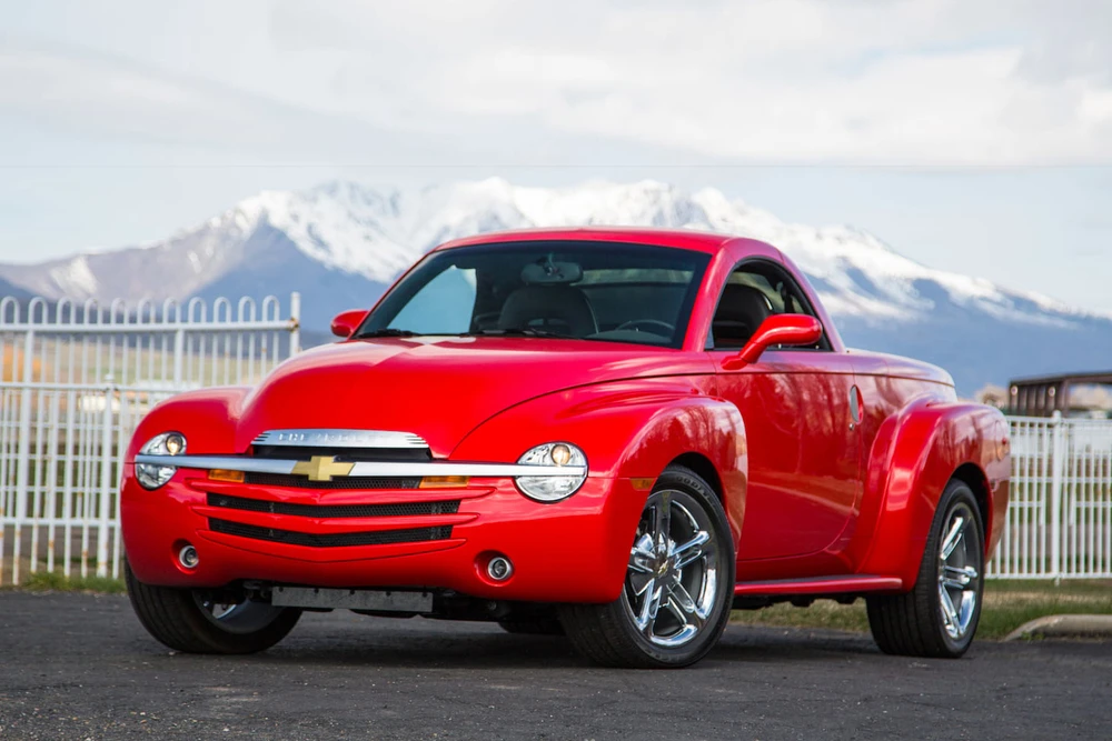 2005 Chevrolet SSR - Image 2 of 8
