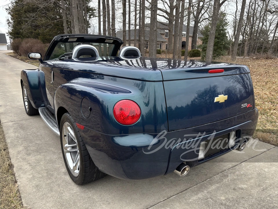 2005 Chevrolet SSR - Image 2 of 10