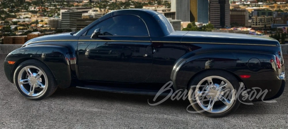 2005 Chevrolet SSR - Image 2 of 5