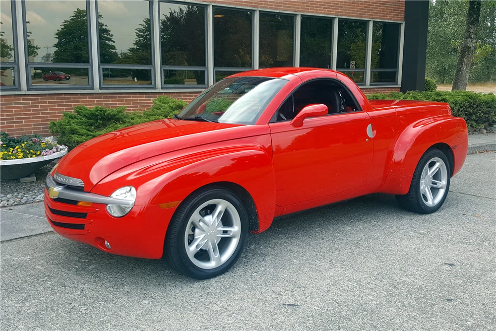 2005 Chevrolet SSR - Image 2 of 5