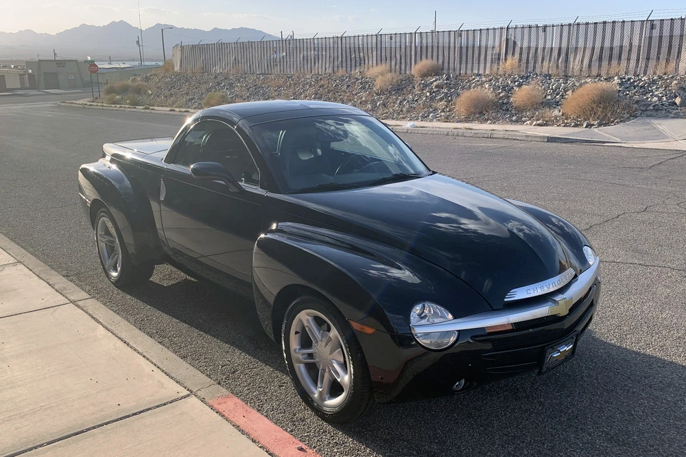 2005 Chevrolet SSR - Image 2 of 5