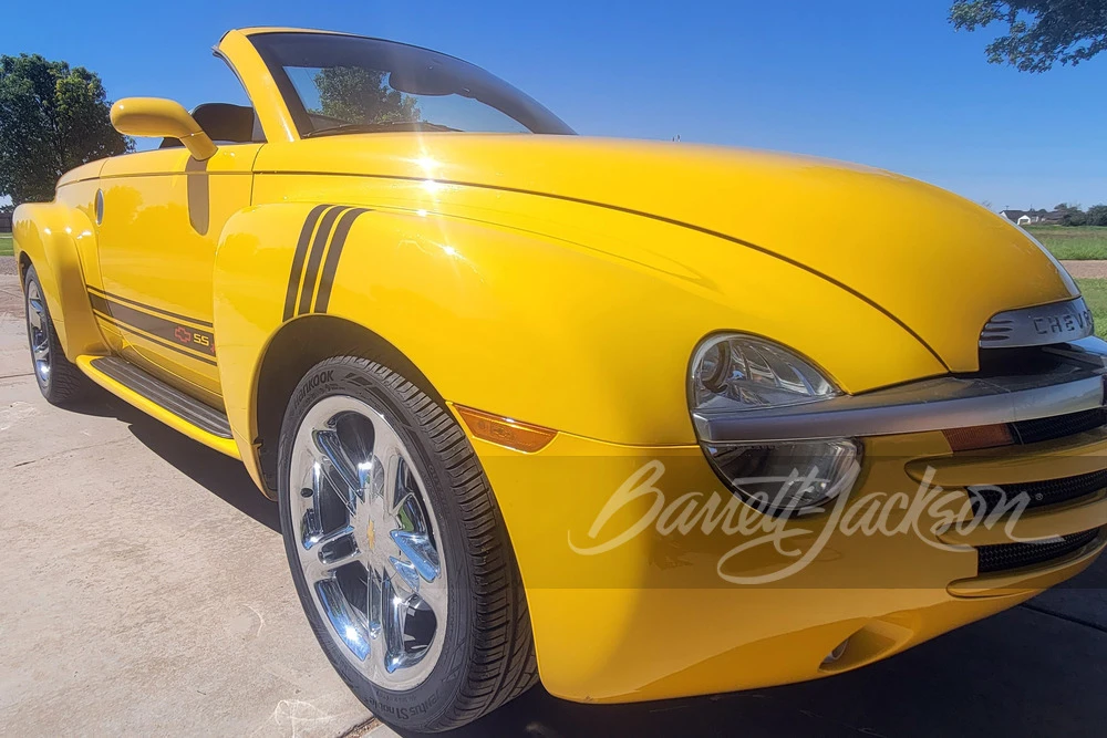 2005 Chevrolet SSR - Image 8 of 25