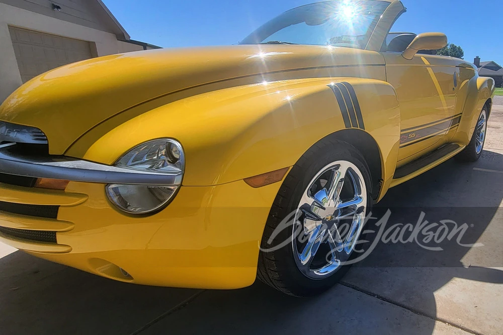 2005 Chevrolet SSR - Image 10 of 25