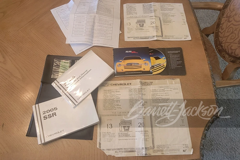 2005 Chevrolet SSR - Image 11 of 25