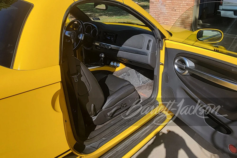 2005 Chevrolet SSR - Image 12 of 25