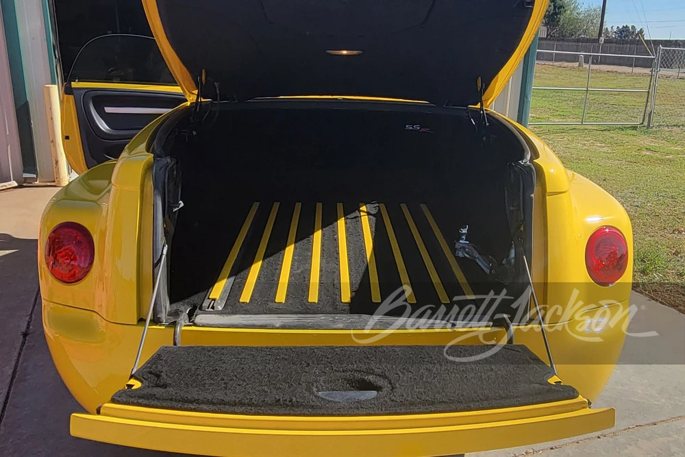 2005 Chevrolet SSR - Image 13 of 25