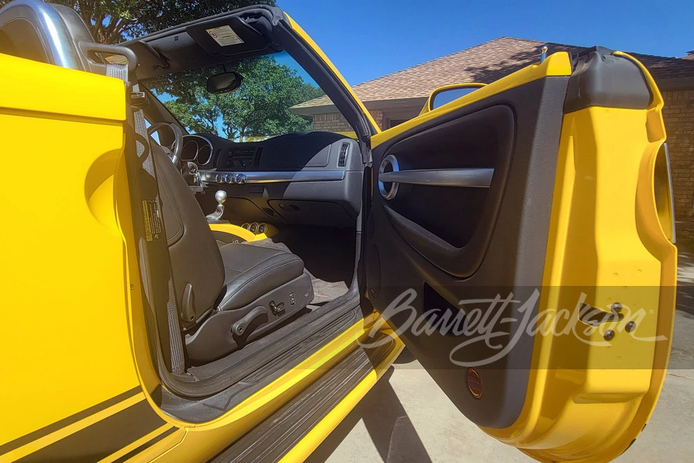 2005 Chevrolet SSR - Image 19 of 25