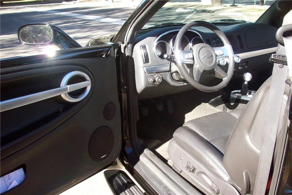 2005 Chevrolet SSR - Image 3 of 5