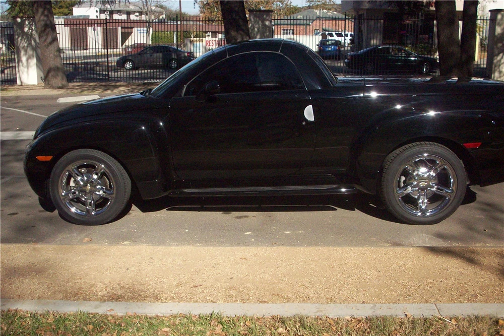 2005 Chevrolet SSR - Image 5 of 5