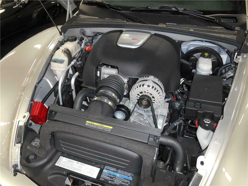 2005 Chevrolet SSR - Image 2 of 4