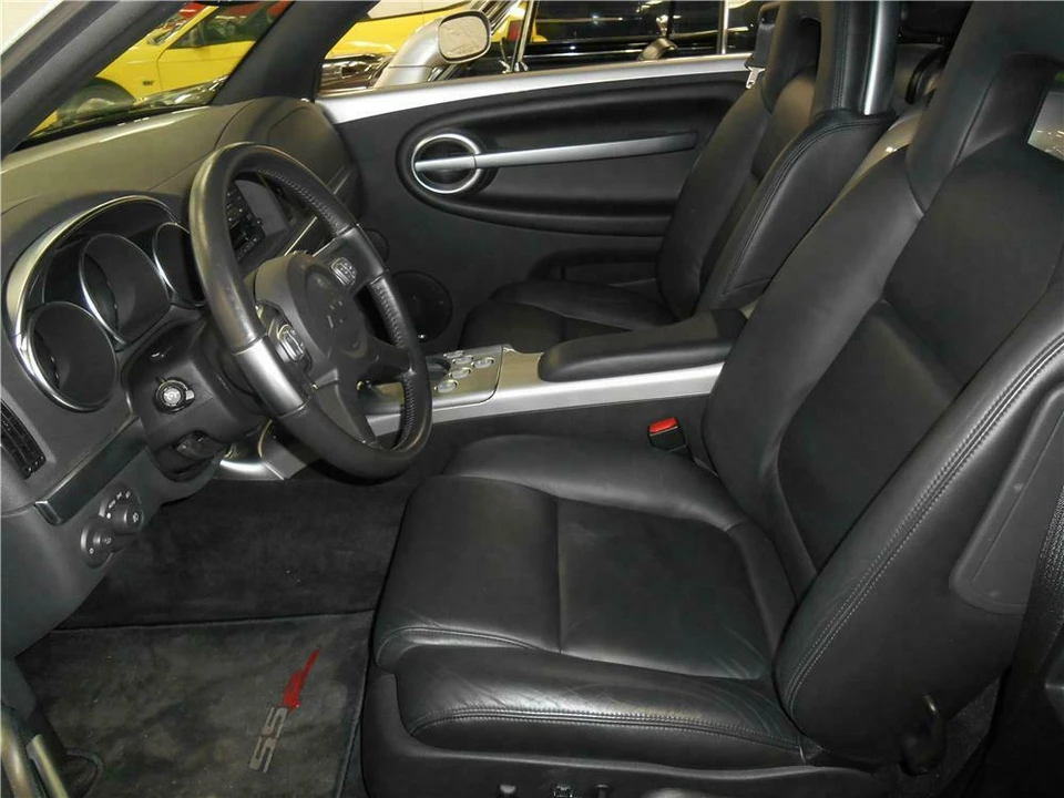 2005 Chevrolet SSR - Image 3 of 4
