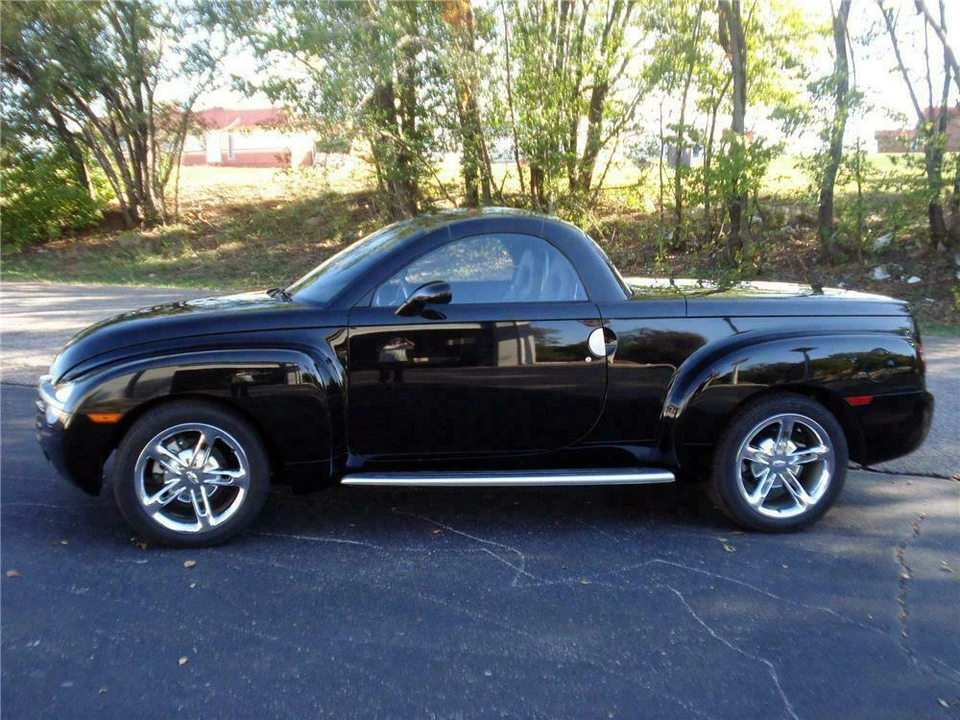 2005 Chevrolet SSR - Image 3 of 3