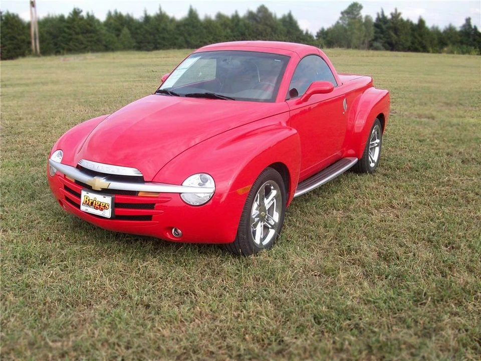 2005 Chevrolet SSR - Image 2 of 5