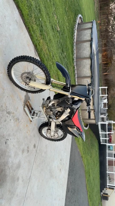 2005 Honda CR - Image 4 of 4