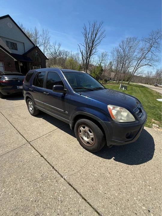 2005 Honda CR-V 2nd Gen - Image 2 of 8